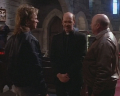 Angus MacGyver Trucs et Astuces - 5x11 La Vierge Disparue - MacGyver, le P�re Lafferty et Pete